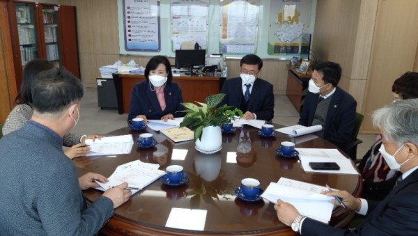 201201정윤경위원장,도교육청 북부청사 코로나 19 수능 준비 상황 점검사진1.jpg