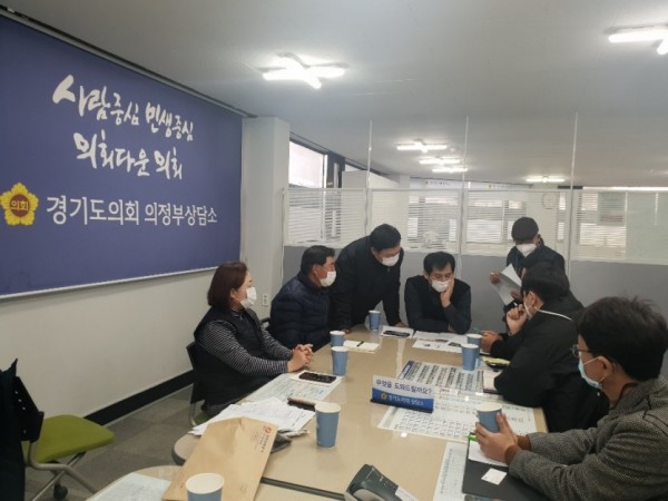 201209 이영봉 의원, 중랑천 파크골프장 편의시설 설치 요청 민원 상담.jpg