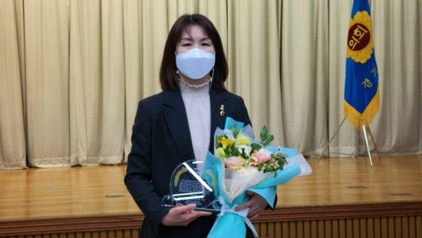 201215 김영해 의원, 제9회 홍재의정대상 수상.jpg