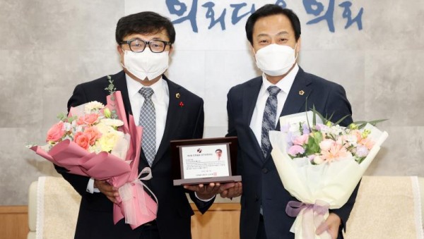 201216 박관열 의원, 제5회 경기의정대상 예산절감 부문 대상 수상.jpg