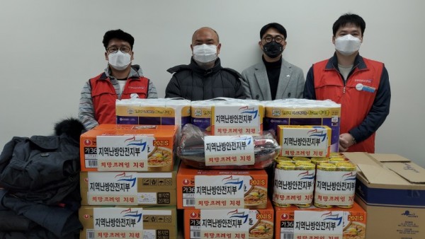 좌측첫번째 지역난방안전지부 김경민사무국장, 좌측두번째 희망프레임간사 이상훈, 우측두번째 정의당 용인시위원회 수석부위원장 김승현, 오른쪽첫번째 지역난방안전지부 지회장 김승호.jpg