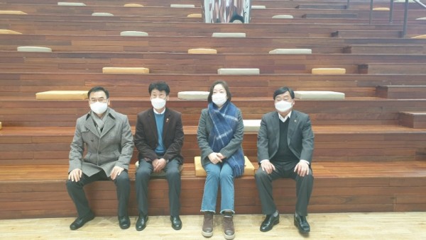 201222 문경희 부의장, 국내 최초 뉴미디어 음악도서관 ‘이석영뉴미디어도서관’ 참관 (1).jpg