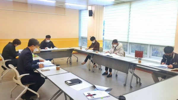 용인형 장애인복지시설 방역 및 운영 매뉴얼 개발을 위한 TF팀 회의 모습.jpg
