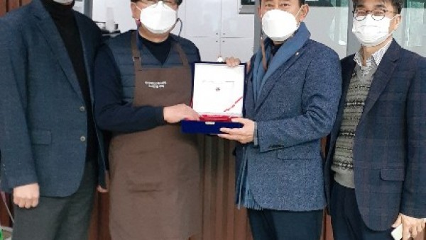 201229 조광희 의원, 2020년 신성고등학교로부터 감사패 받아.jpg