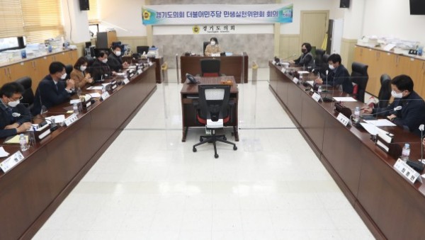 민생특위 단체사진3.JPG