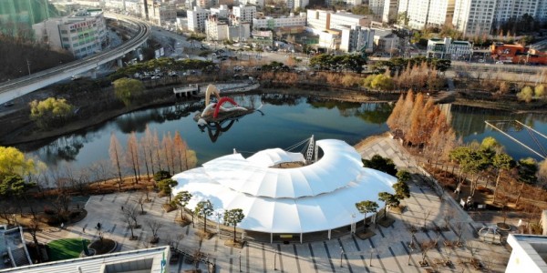 201208_용인시, 동백호수공원 야외무대 비가림막 설치_사진(2)_주간사진.jpg