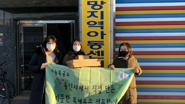 나눔목공소 목제품 전달 (1).jpg