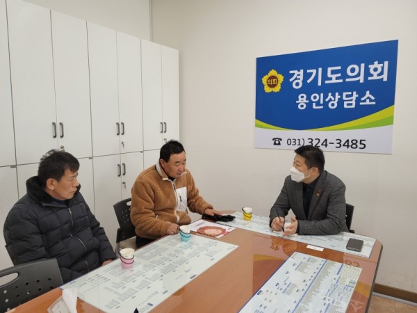 210108 지석환 의원, 포곡읍 전대리 다목적구장 조성 관련 지역주민 면담실시 (1).jpg