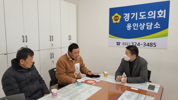 210108 지석환 의원, 포곡읍 전대리 다목적구장 조성 관련 지역주민 면담실시 (1).jpg