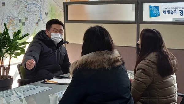 210108 김진일 의원, 감일초등학교 안전한 통학 환경 개선을 위한 정담회.jpg