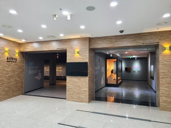 전시실 입구.jpg