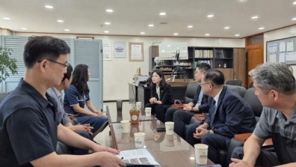 [크기변환]250808 장윤정 의원, 안산 양지중 학생 안전 위해 ‘경기도교육청-지역교육청’ 협력 주도.jpg