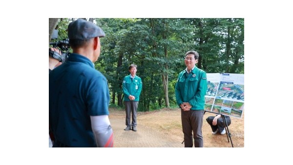 [크기변환]4-2. 이상일 용인특례시장은 7일 정비가 완료된 남사읍 한숲산내음근린공원 현장점검을 실시했다.JPG