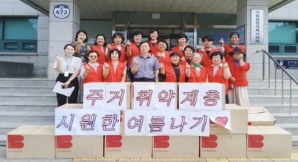 [크기변환]6-1. 이동읍, 주거취약가구에 여름침구 지원.jpg