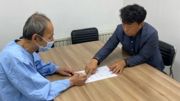 9. 남해원 장호원읍장 찾아가는 민생회복 소비쿠폰 대상자 직접 챙겨.jpg