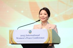 “평화는 여성의 리더십으로 …