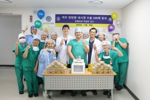 [크기변환][사진 1] 연세대학교 용인세브란스병원 박섭리 교수, 양방향 척추 내시경 수술 500례 달성.jpg