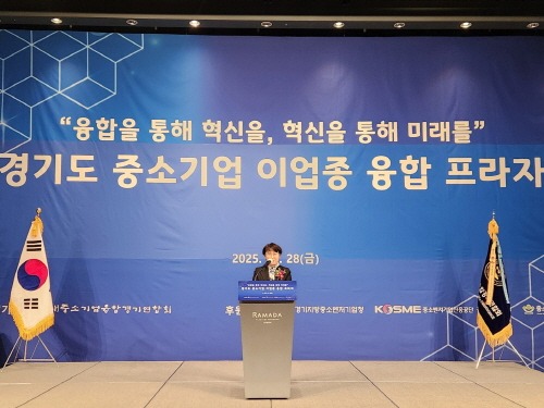 251201_고은정_의원__‘2025_중소기업_이업종_융합_프라자’_참석_1.jpg