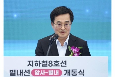 2024년+8월+9일+오후+남양주+별내역에서+열린+지하철+8호선+연장+별내선+개통식에서+김동연+경기도지사가+인사말을+하고+있다. (1).jpg