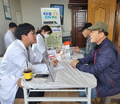 10. 이천시 남부통합보건지소 출동 9988 건강수호대 두드림건강ON버스와 함께한 2025년 사업 성공적 마무리3.jpg