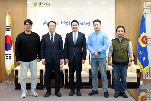 251209 김진경 의장, 경기도 중고차 딜러협회 등과 매매 전문 자격제 논의 (2).jpg