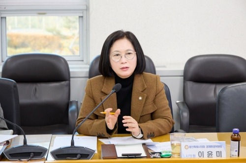 20251217 용인특례시의회 이윤미 의원, 용인시 종이팩 재활용 활성화 및 조례 제정을 위한 간담회 개최(1).jpg