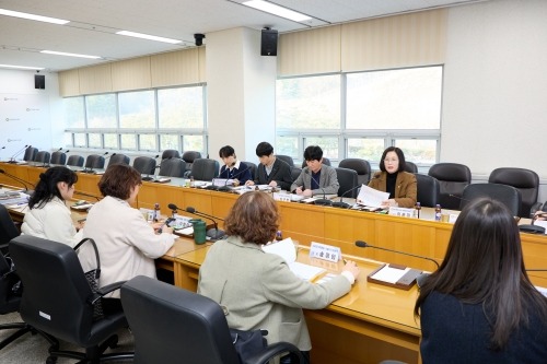 20251217 용인특례시의회 이윤미 의원, 용인시 종이팩 재활용 활성화 및 조례 제정을 위한 간담회 개최(4).jpg