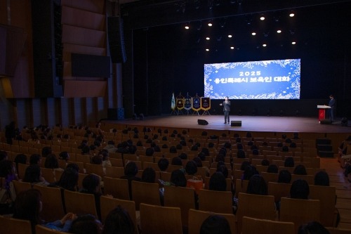 9-1. 이상일 용인특례시장은 18일 '2025년 용인시 보육인 대회'에 참석했다.jpg