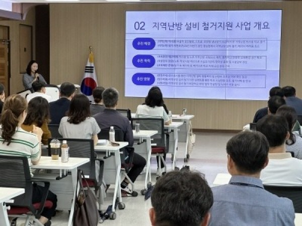 [크기변환](20251212) 용인교육지원청 보도자료(용인교육지원청, 지역난방 설비 철거지원 사업으로 학교 예산·안전 동시에 잡다) 사진1.jpg